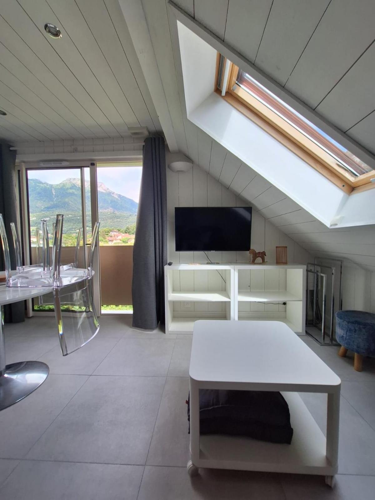 La Baie Des Voiles 3 Chambres 4 A 6 Personnes Au Bord Du Lac Plage Privee Duingt Luaran gambar